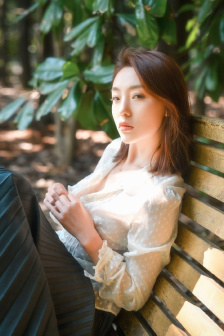 老中医吮她的花蒂和奶水视频播放